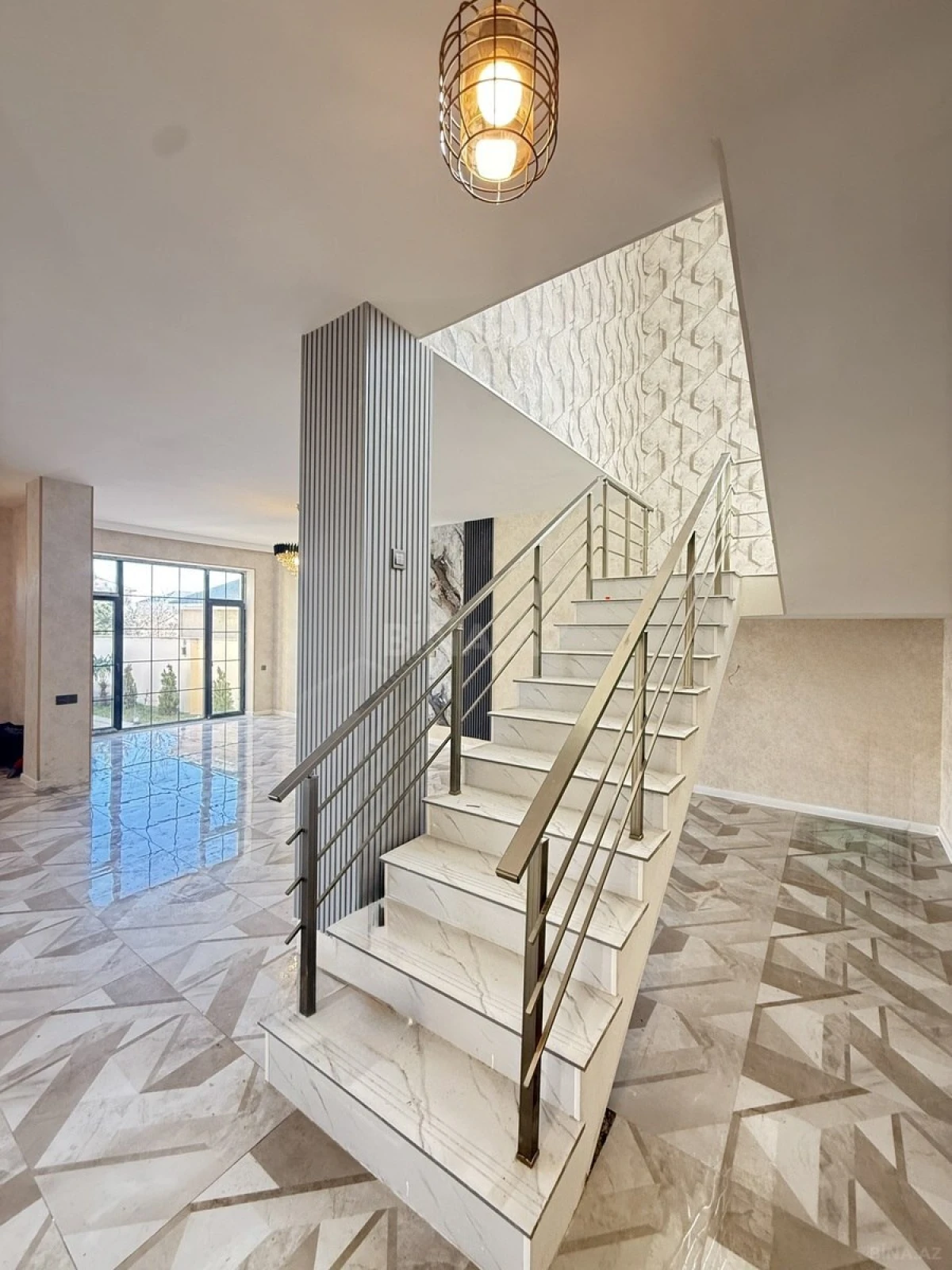 Satılır 4 otaqlı həyət evi 200 m²