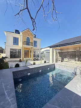 Satılır 4 otaqlı həyət evi 200 m²