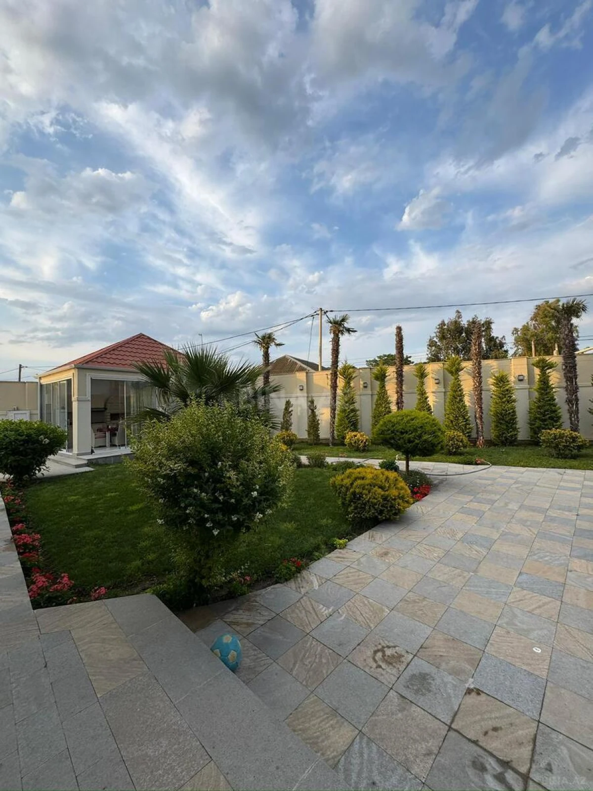 Kirayə verilir 6 otaqlı həyət evi 360 m²