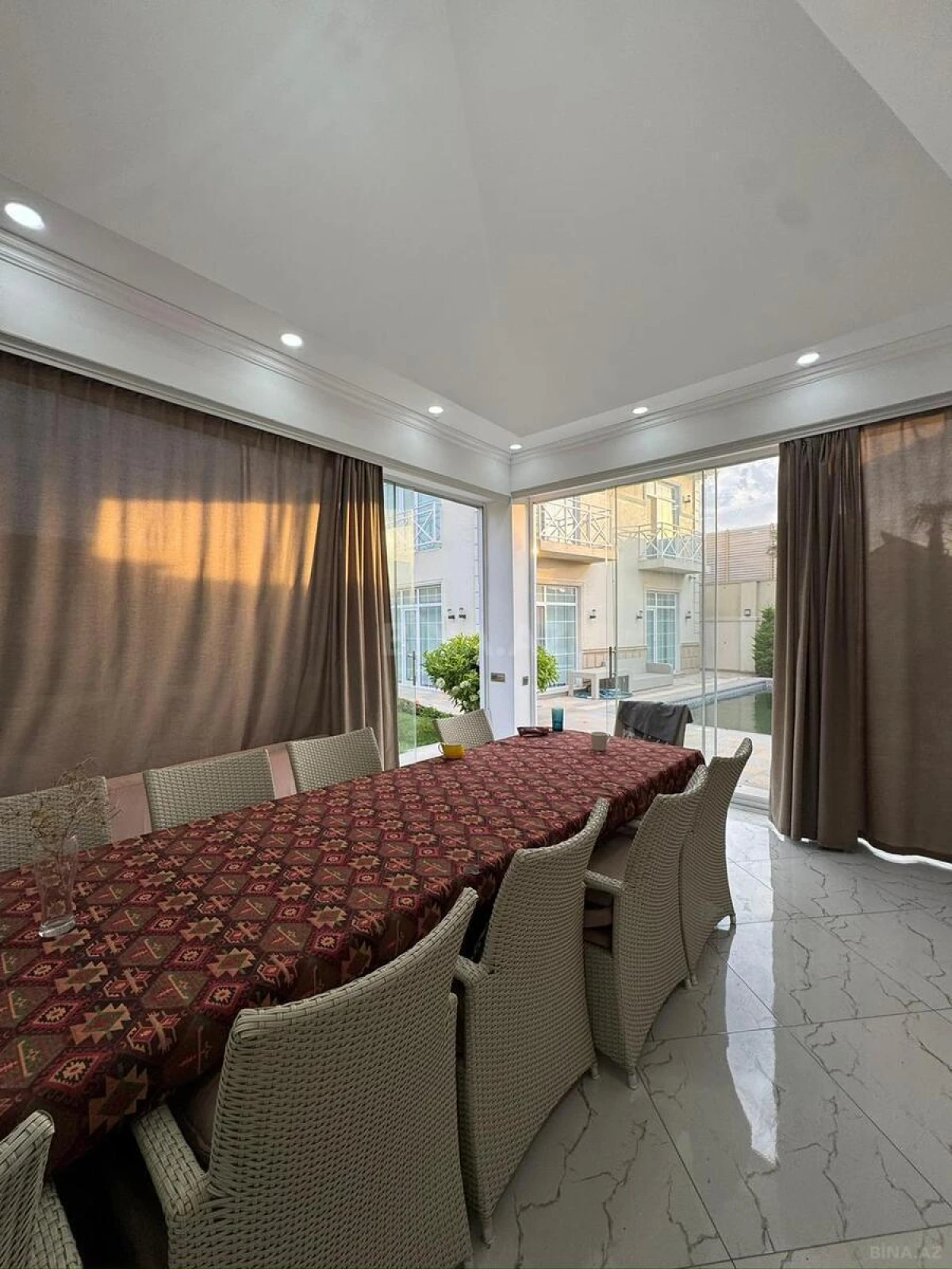 Kirayə verilir 6 otaqlı həyət evi 360 m²