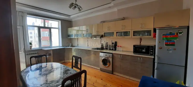 Satılır 4 otaqlı mənzil 120 m²