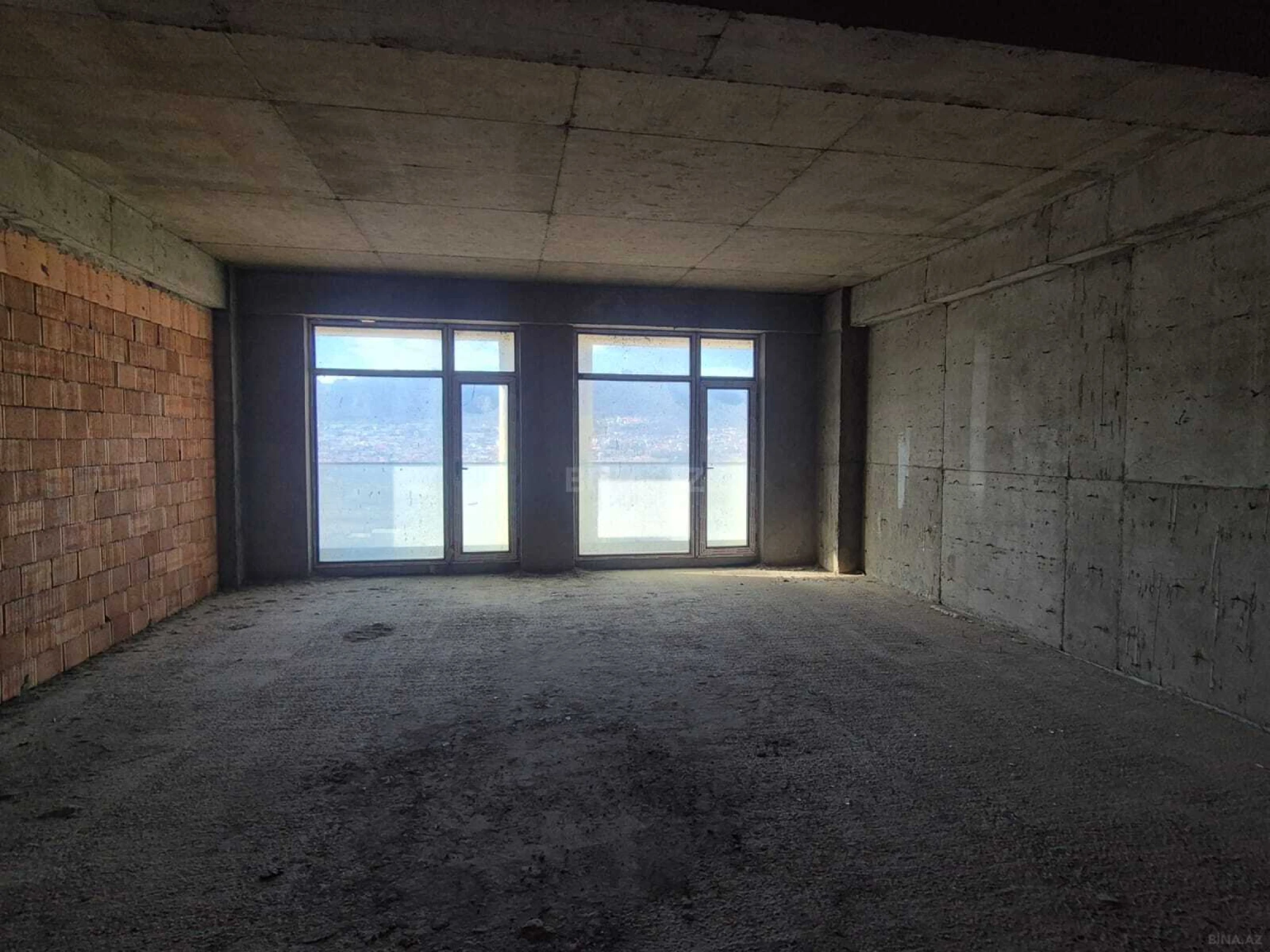 Satılır 2 otaqlı mənzil 72 m²