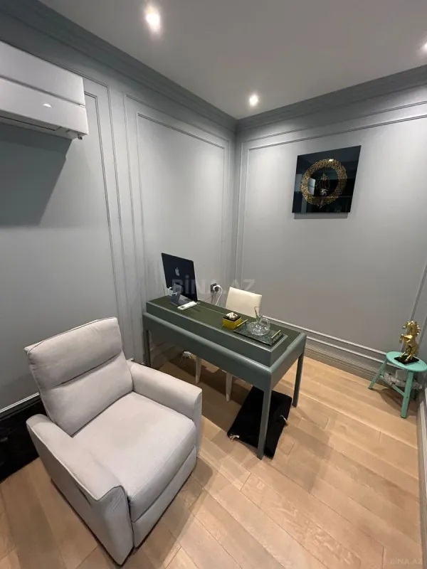 Satılır 5 otaqlı mənzil 240 m²