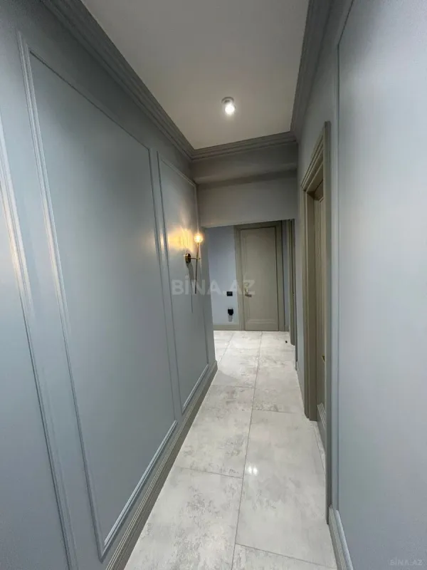 Satılır 5 otaqlı mənzil 240 m²