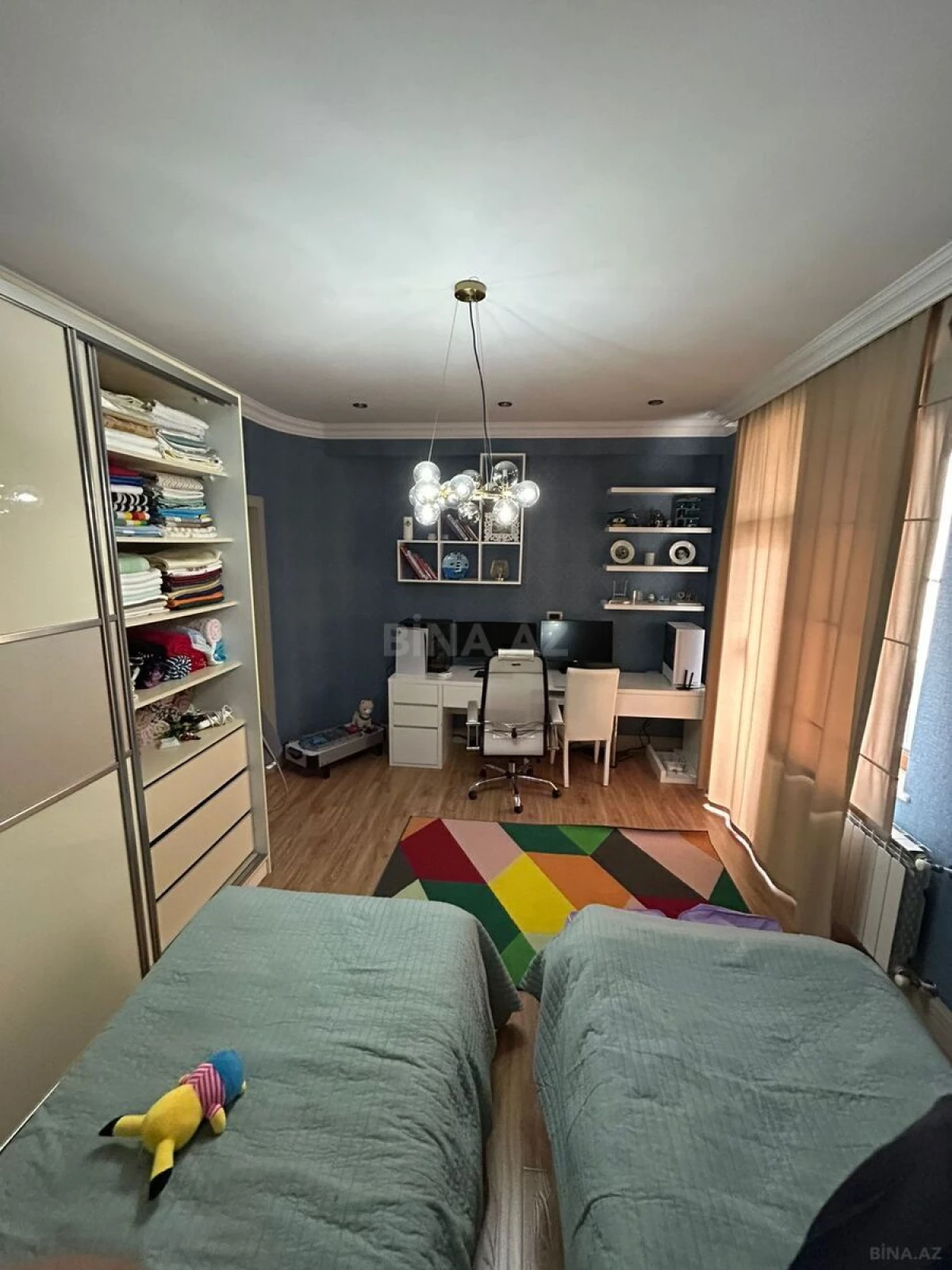 Satılır 5 otaqlı mənzil 240 m²
