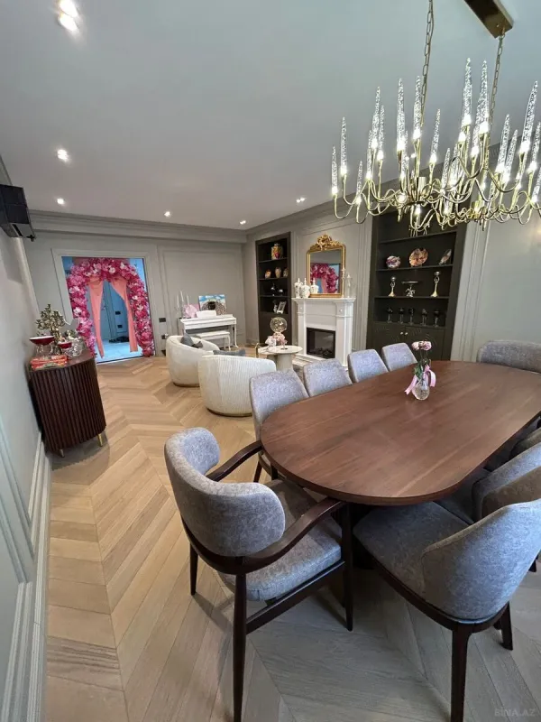 Satılır 5 otaqlı mənzil 240 m²