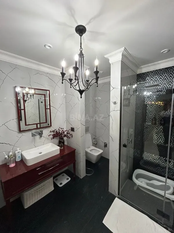 Satılır 5 otaqlı mənzil 240 m²