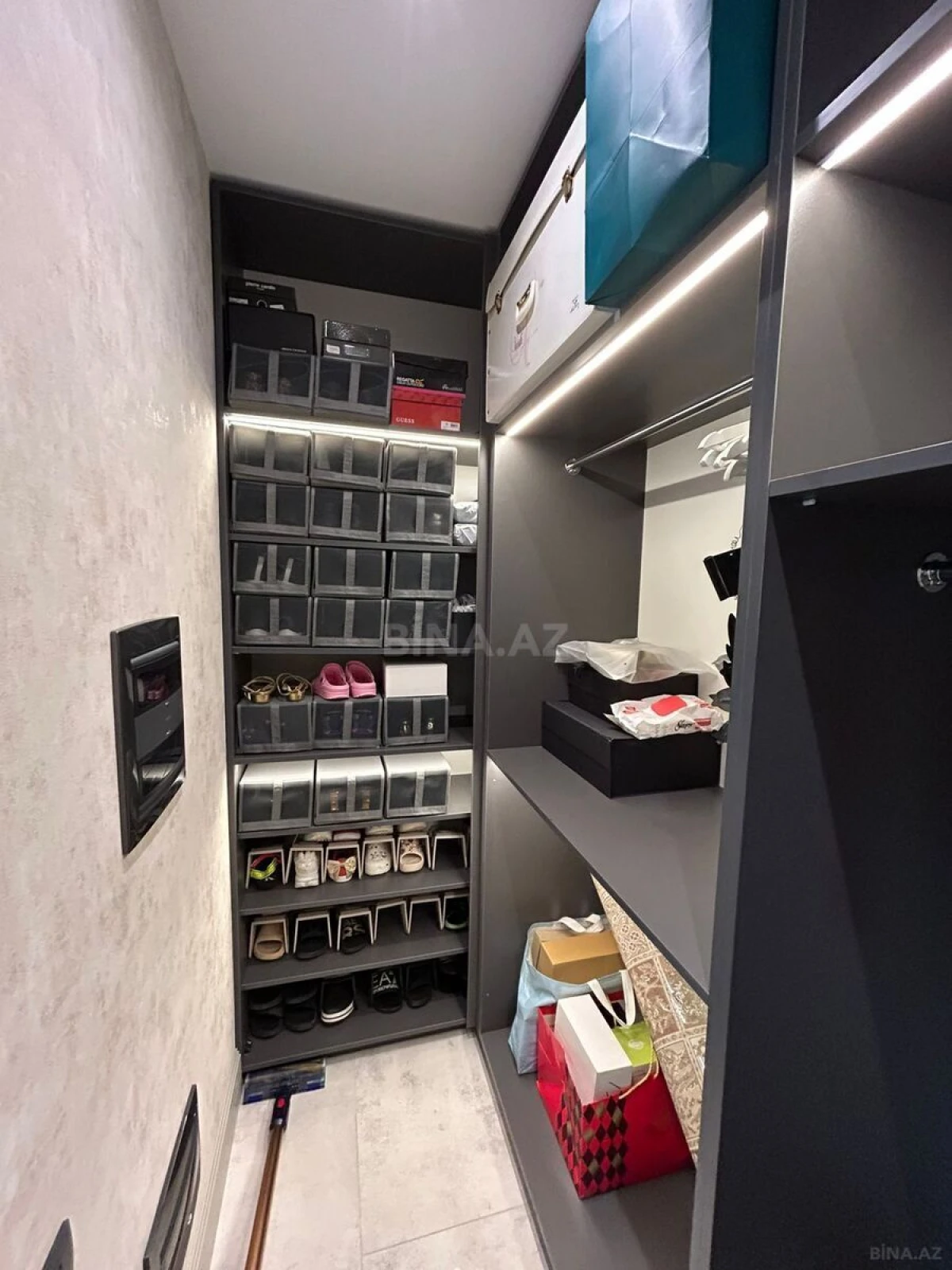 Satılır 5 otaqlı mənzil 240 m²