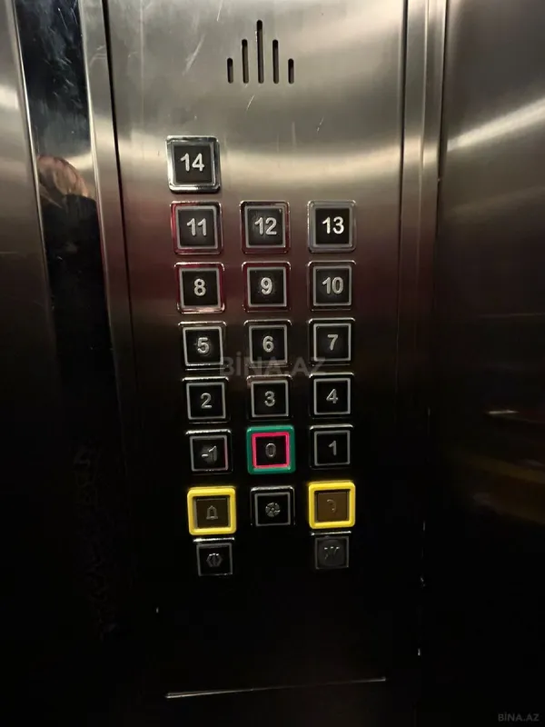 Satılır 5 otaqlı mənzil 240 m²