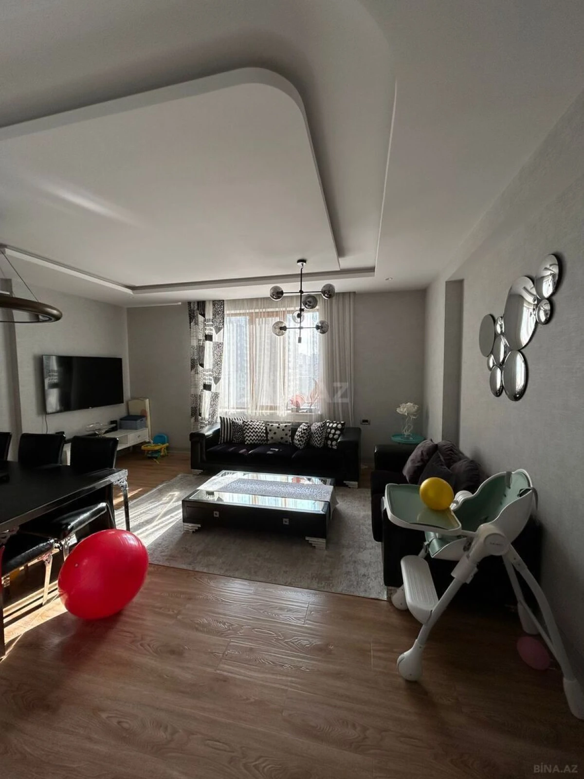 Satılır 5 otaqlı mənzil 240 m²