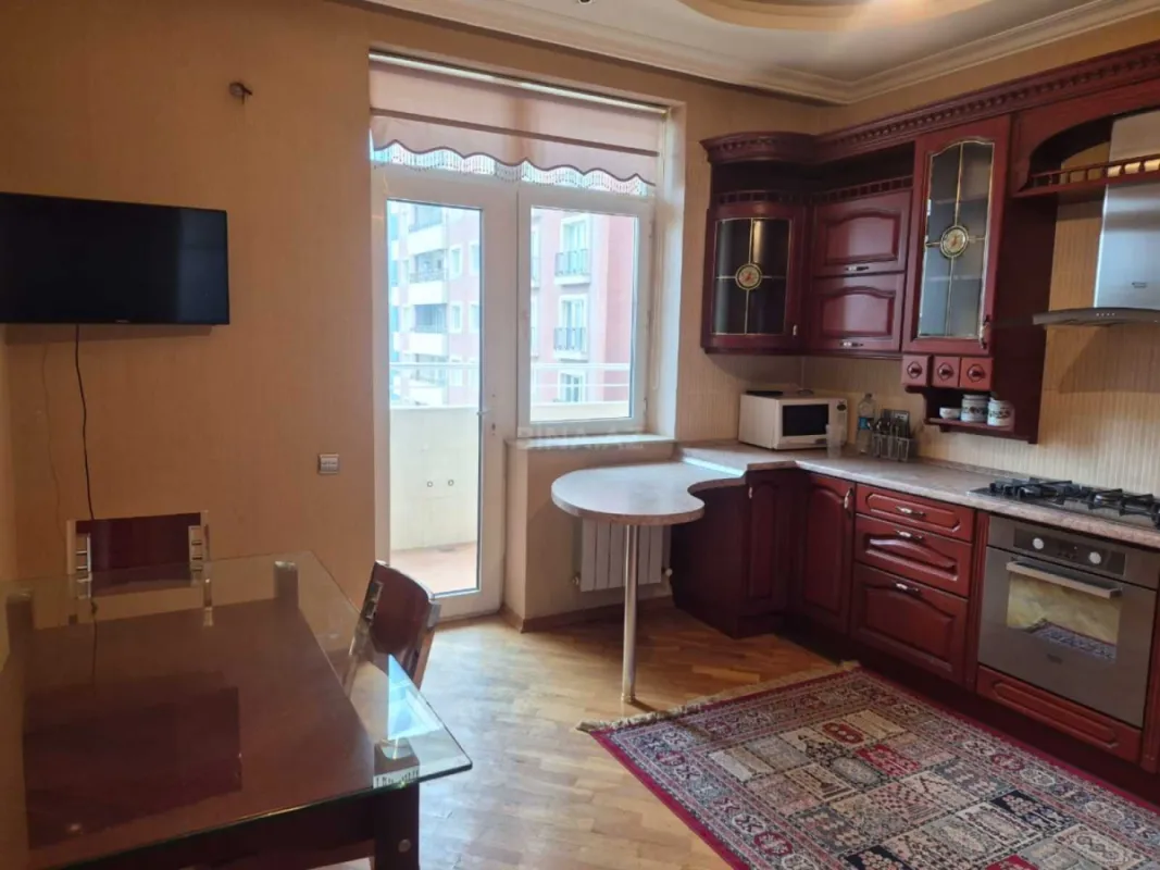 Kirayə verilir 3 otaqlı mənzil 148 m²