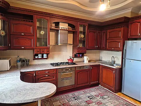 Kirayə verilir 3 otaqlı mənzil 148 m²