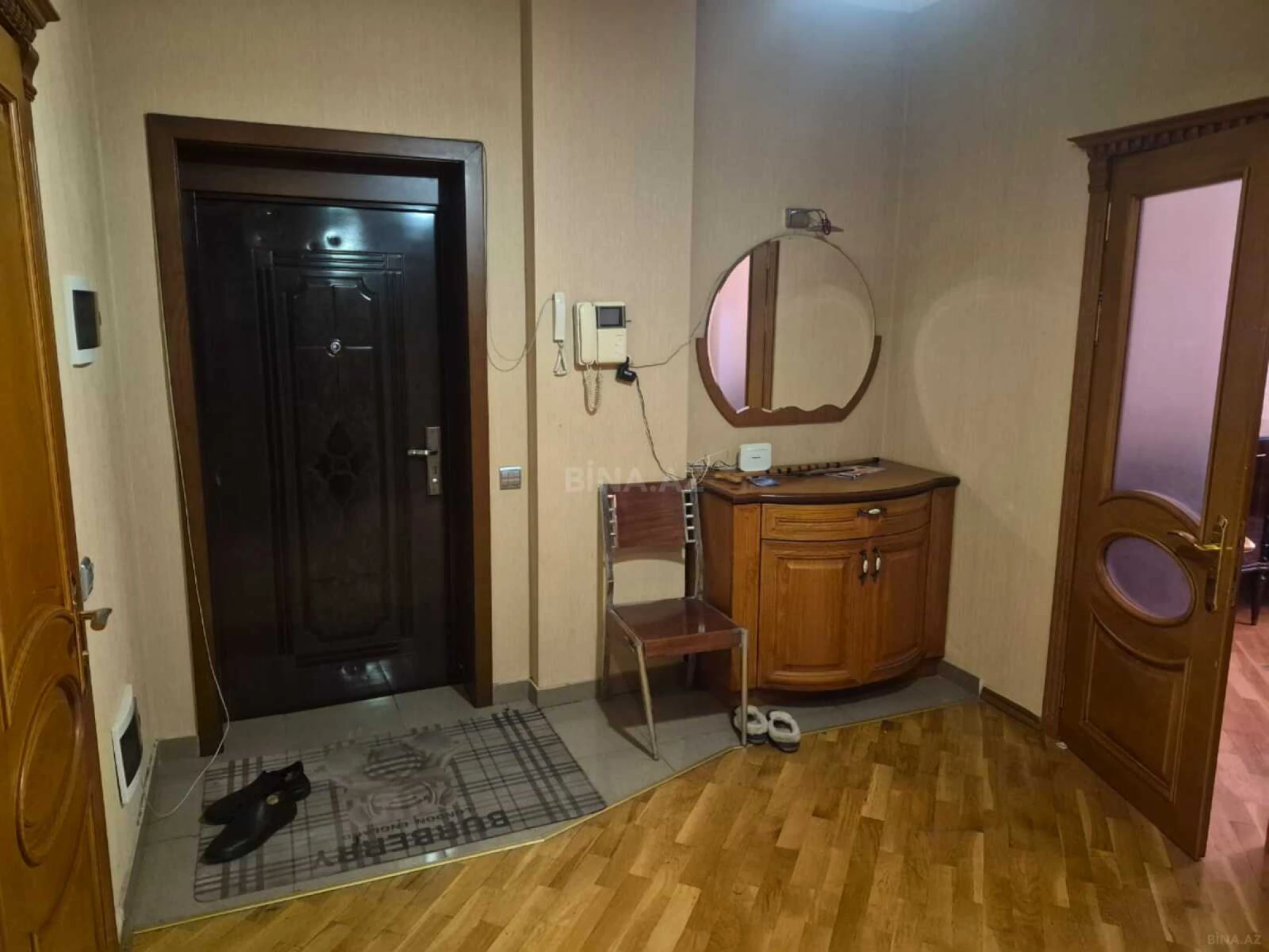 Kirayə verilir 3 otaqlı mənzil 148 m²