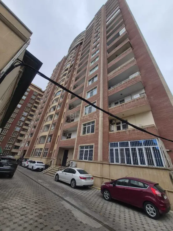 Kirayə verilir 3 otaqlı mənzil 148 m²