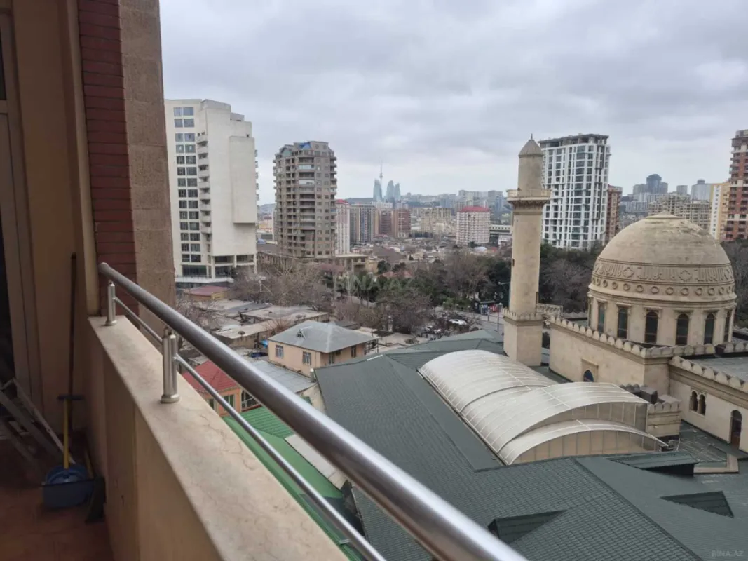 Kirayə verilir 3 otaqlı mənzil 148 m²