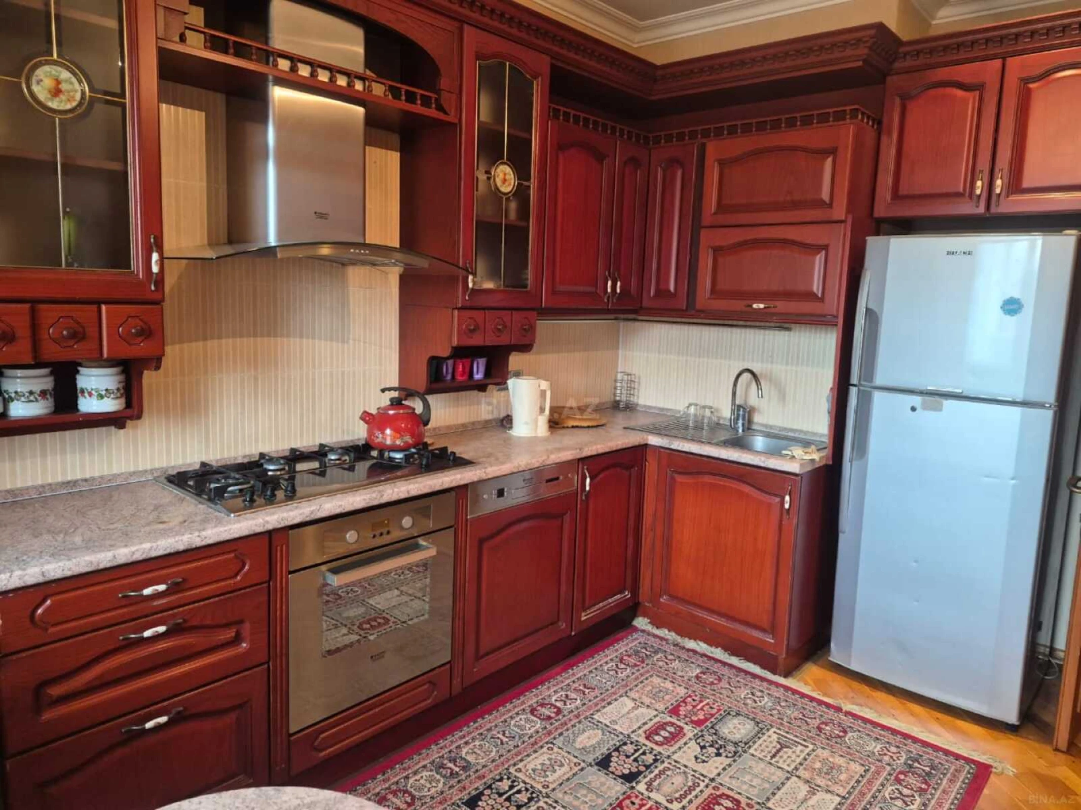 Kirayə verilir 3 otaqlı mənzil 148 m²