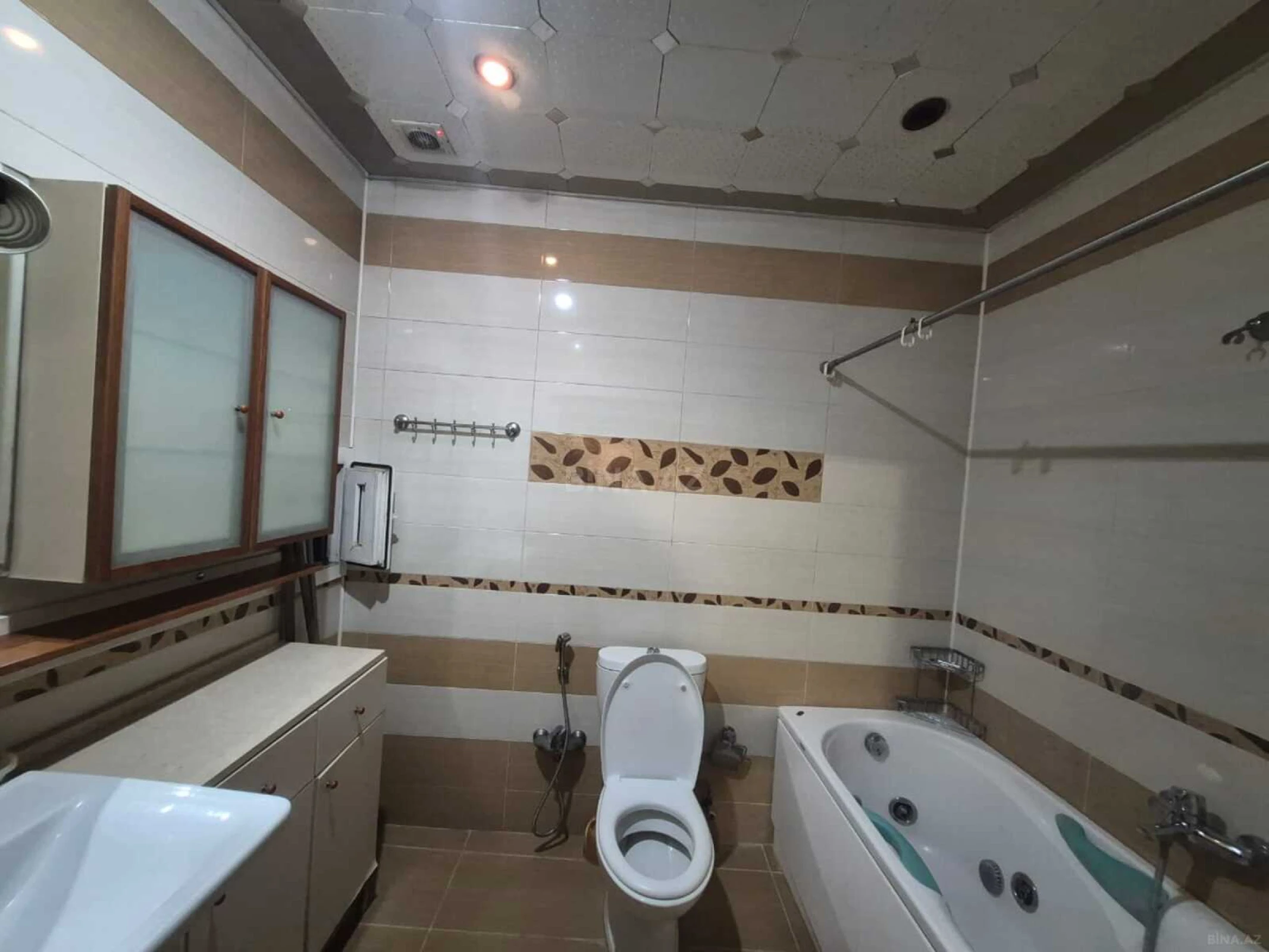 Kirayə verilir 3 otaqlı mənzil 148 m²