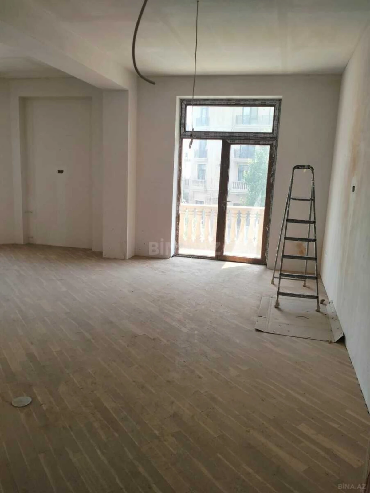 Satılır 3 otaqlı mənzil 129 m²