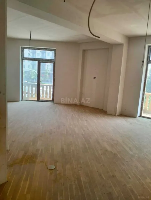Satılır 3 otaqlı mənzil 129 m²