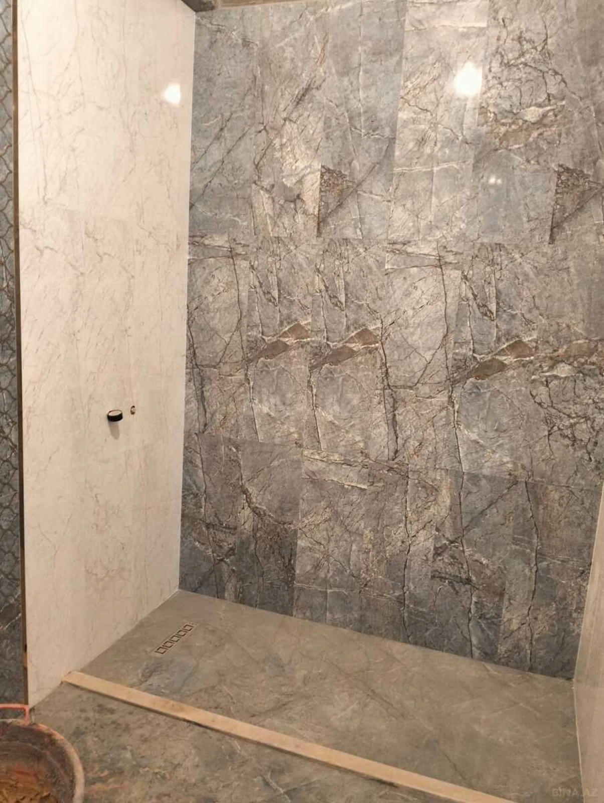 Satılır 3 otaqlı mənzil 129 m²