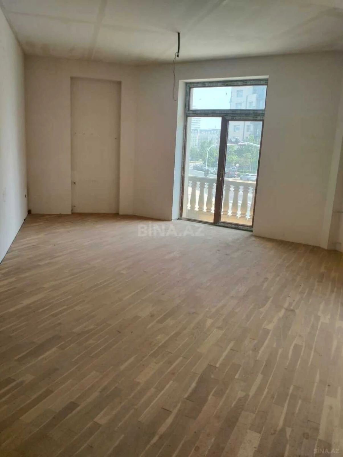 Satılır 3 otaqlı mənzil 129 m²