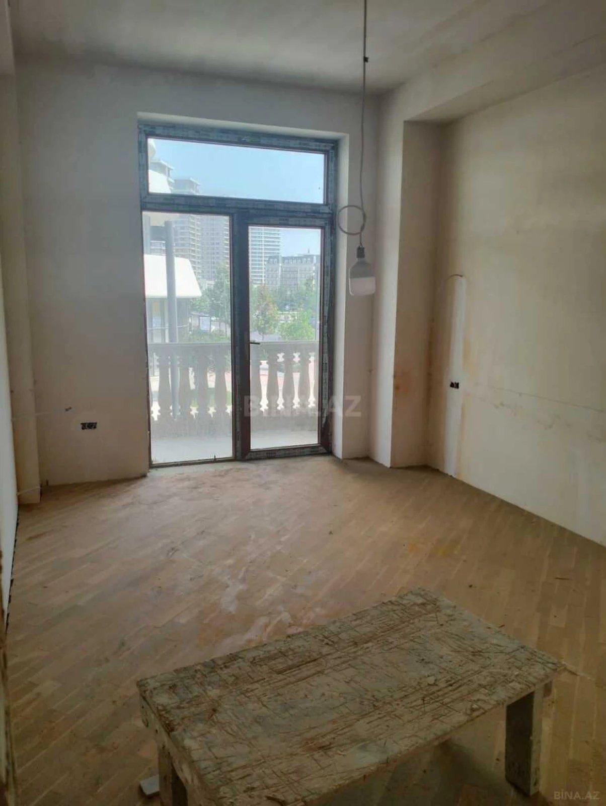 Satılır 3 otaqlı mənzil 129 m²