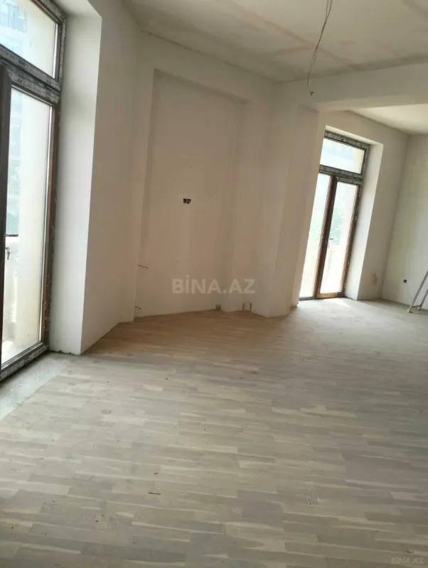 Satılır 3 otaqlı mənzil 129 m²