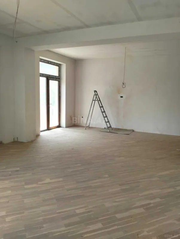 Satılır 3 otaqlı mənzil 129 m²