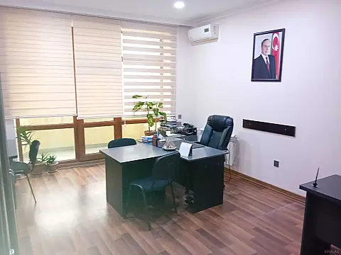 Satılır obyekt 322 m²