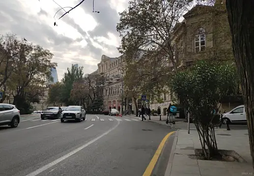 Satılır obyekt 322 m²