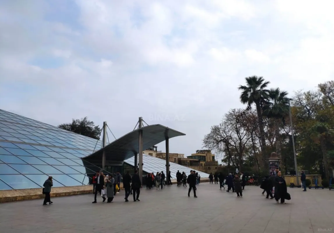 Satılır obyekt 322 m²