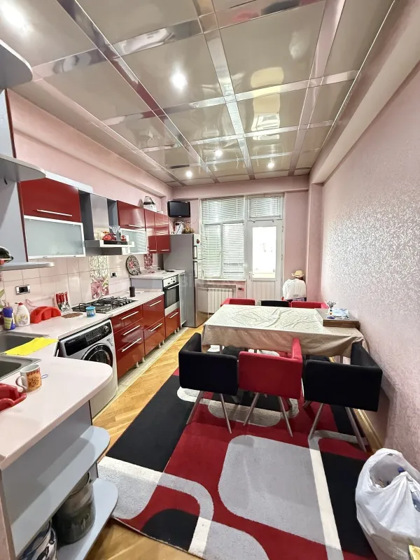 Satılır 3 otaqlı mənzil 125 m²