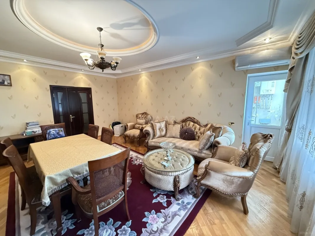 Satılır 3 otaqlı mənzil 125 m²