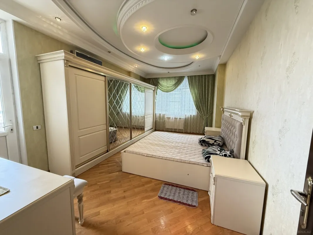 Satılır 3 otaqlı mənzil 125 m²