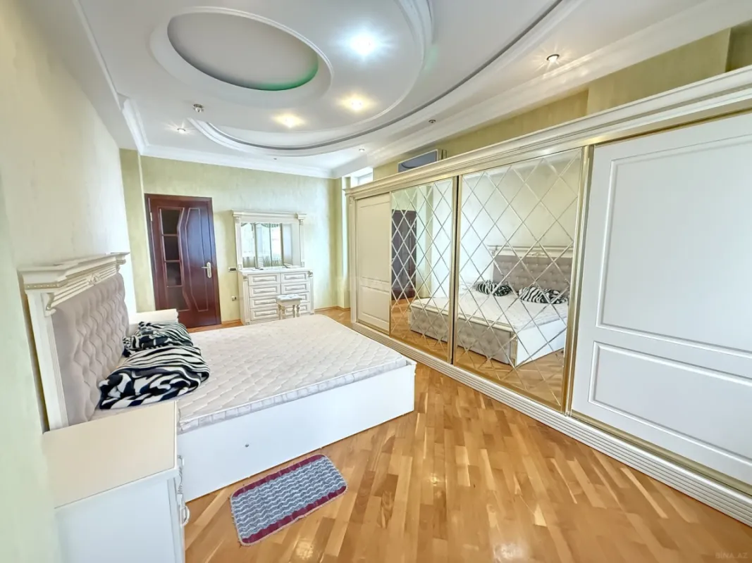 Satılır 3 otaqlı mənzil 125 m²