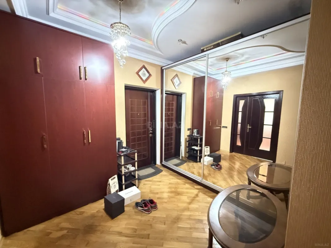 Satılır 3 otaqlı mənzil 125 m²