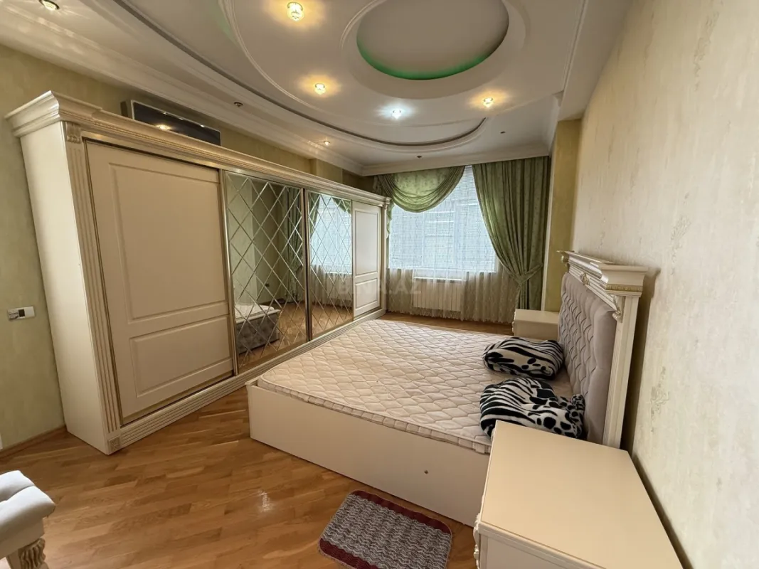 Satılır 3 otaqlı mənzil 125 m²
