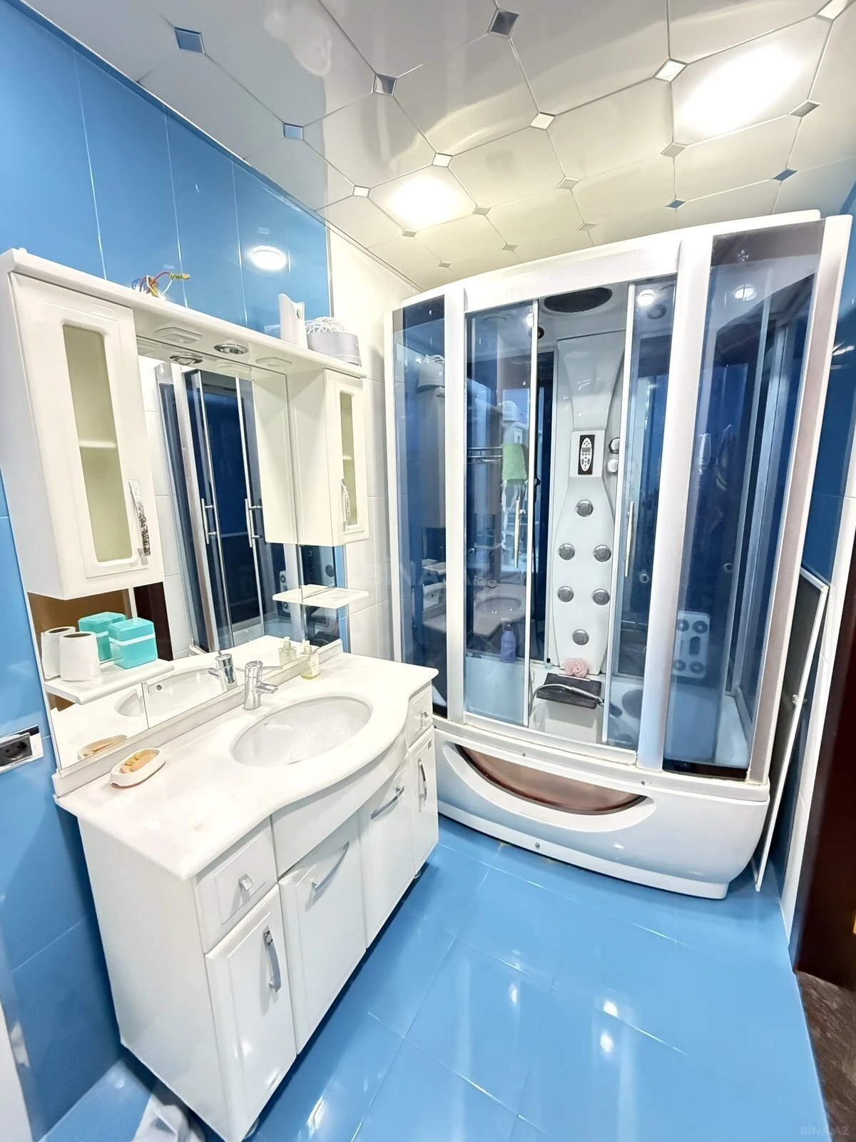 Satılır 3 otaqlı mənzil 125 m²