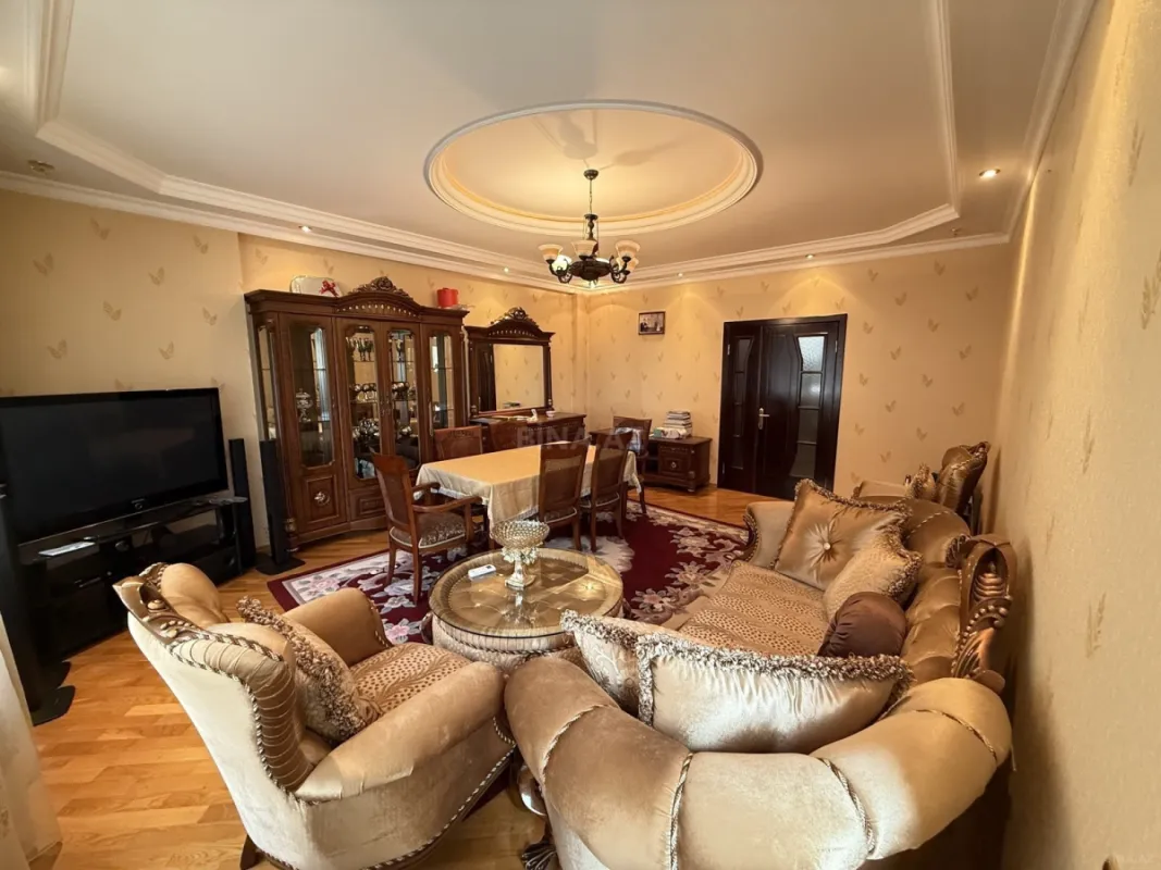 Satılır 3 otaqlı mənzil 125 m²
