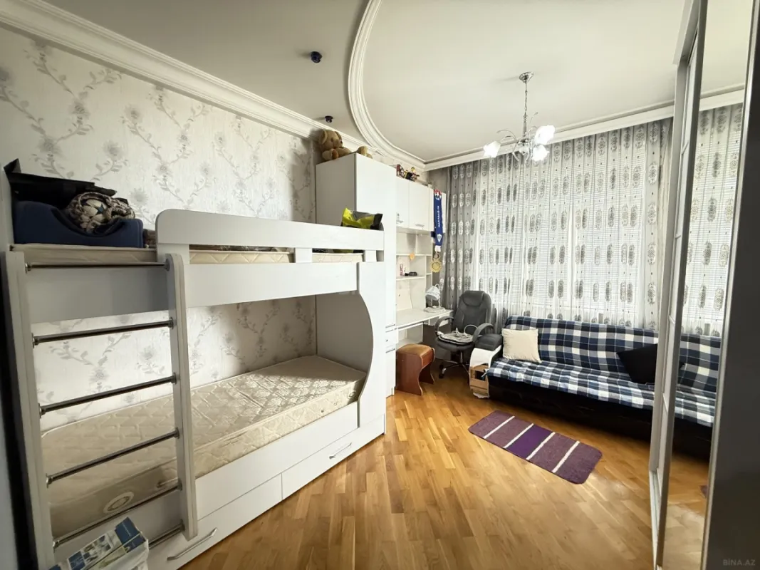 Satılır 3 otaqlı mənzil 125 m²