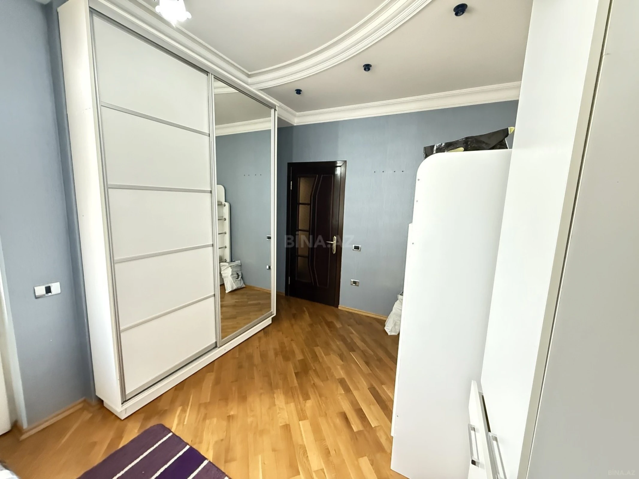 Satılır 3 otaqlı mənzil 125 m²