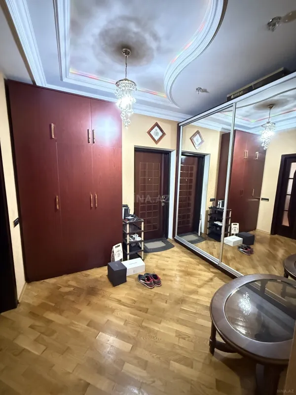 Satılır 3 otaqlı mənzil 125 m²