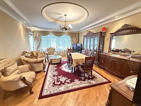 Satılır 3 otaqlı mənzil 125 m²