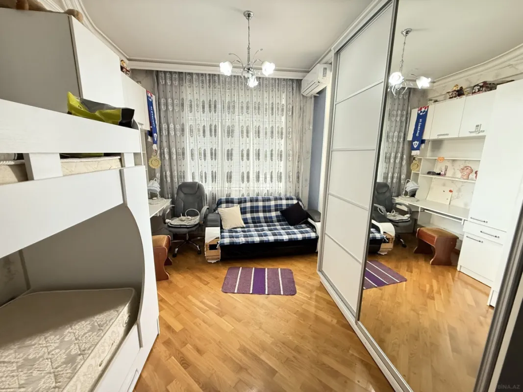 Satılır 3 otaqlı mənzil 125 m²