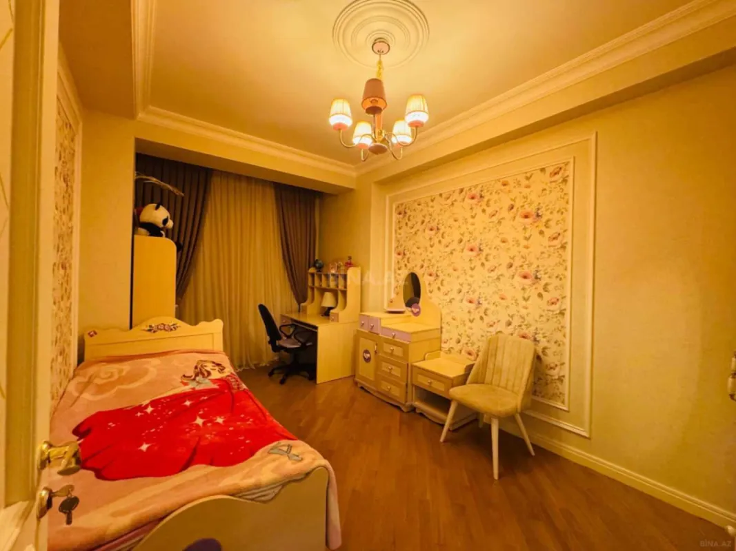 Satılır 4 otaqlı mənzil 150 m²