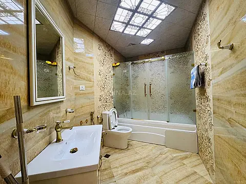 Satılır 4 otaqlı mənzil 150 m²