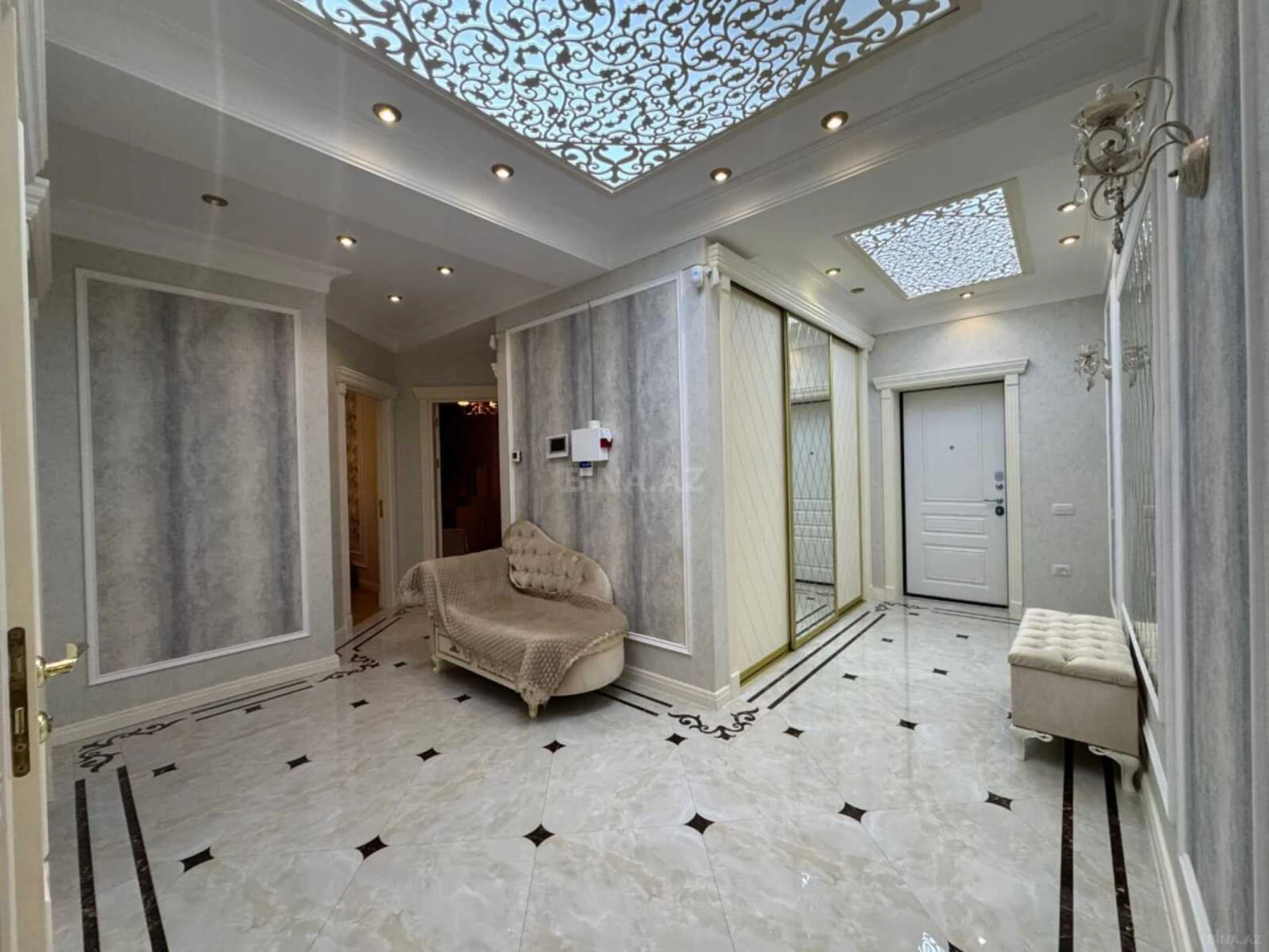 Satılır 4 otaqlı mənzil 150 m²
