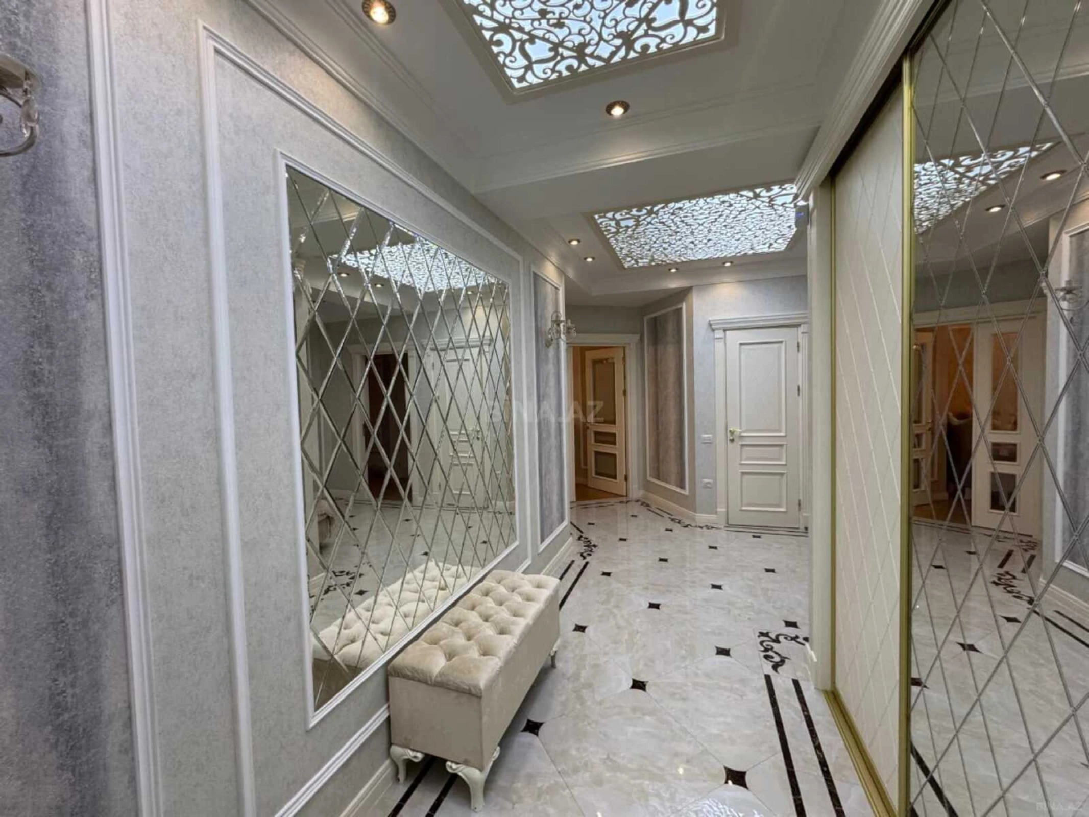 Satılır 4 otaqlı mənzil 150 m²