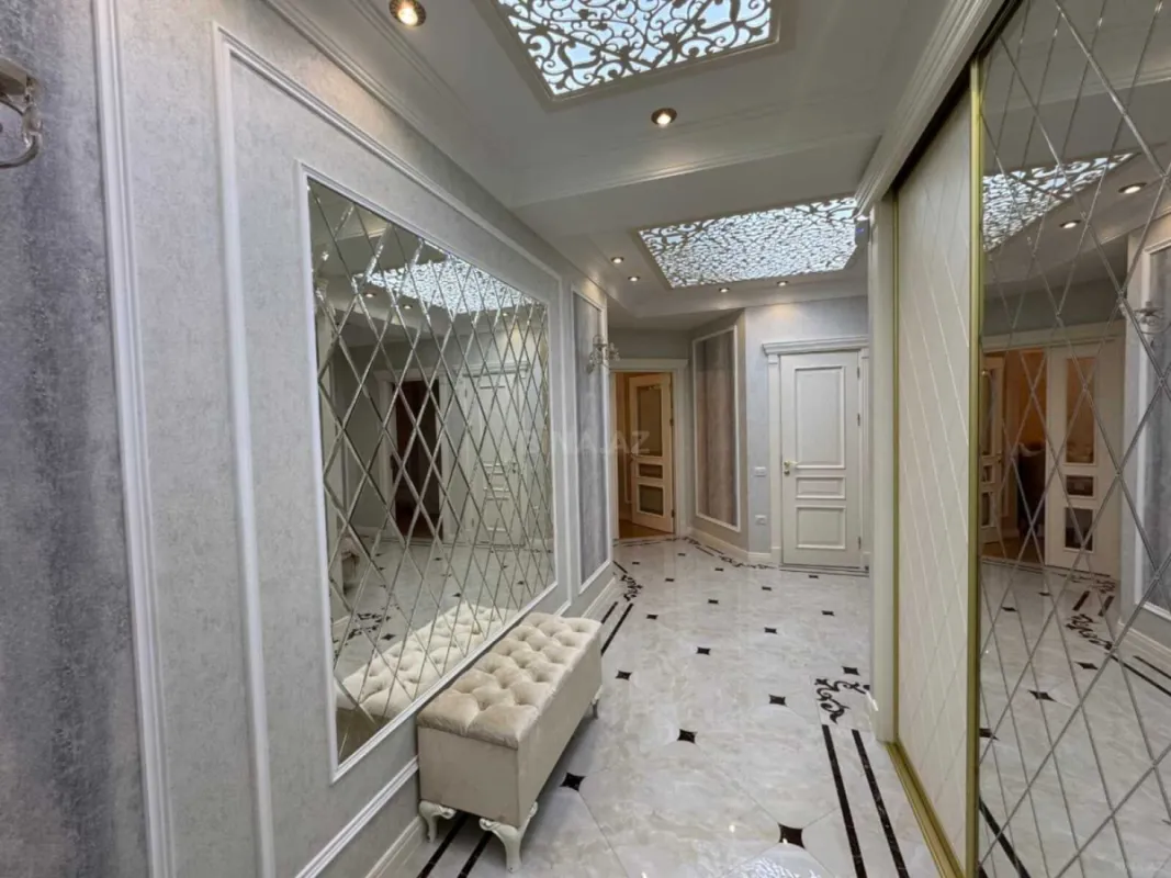 Satılır 4 otaqlı mənzil 150 m²
