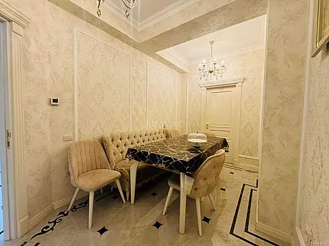 Satılır 4 otaqlı mənzil 150 m²